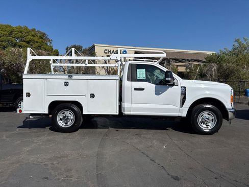Used 2023 Ford F250 XL w/ XL Chrome Package image 7