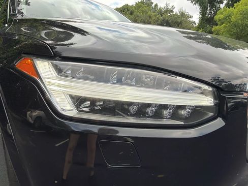Used 2023 Volvo XC90 B5 Plus AWD/4WD image 17