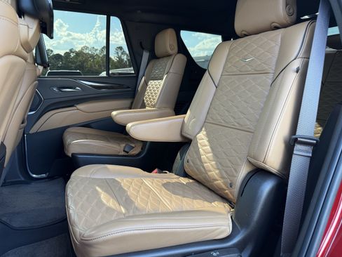 Used 2024 Cadillac Escalade Premium Luxury w/ Performance Package AWD/4WD image 34