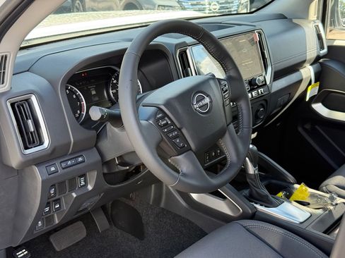 New 2025 Nissan Frontier SV w/ SV Convenience Package image 3