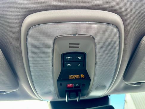 Used 2018 Volvo V60 T5 Cross Country w/ Convenience Package image 24