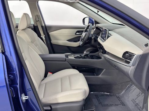 Used 2023 Nissan Rogue SV w/ SV Premium Package image 15