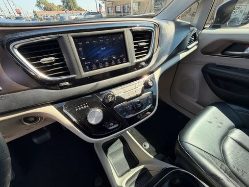 Used 2020 Chrysler Voyager Lxi FWD image 21