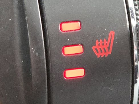 Used 2016 Ford Explorer XLT w/ Equipment Group 202A image 6