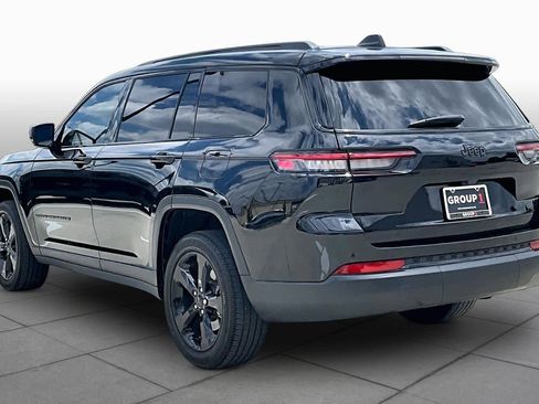Used 2023 Jeep Grand Cherokee L Laredo RWD image 11
