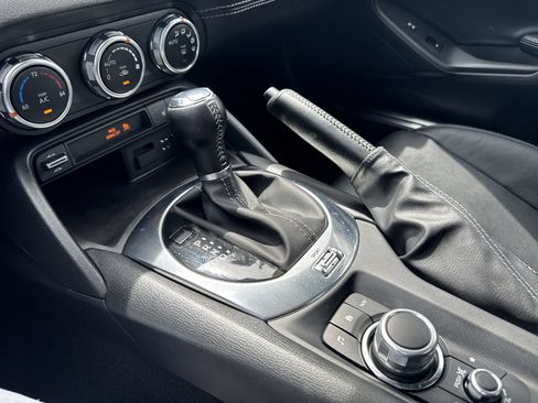 Used 2022 MAZDA MX-5 Miata RF Grand Touring RWD image 24