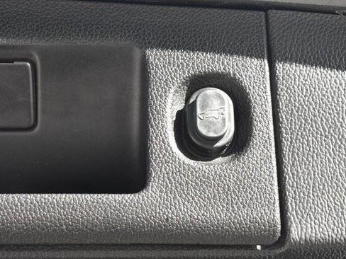 Used 2016 Cadillac Escalade Platinum AWD/4WD image 27