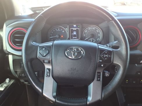 Used 2022 Toyota Tacoma TRD Off-Road w/ Technology Package image 12