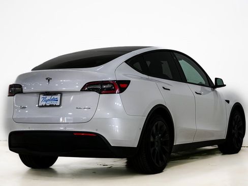 Used 2021 Tesla Model Y Long Range image 7