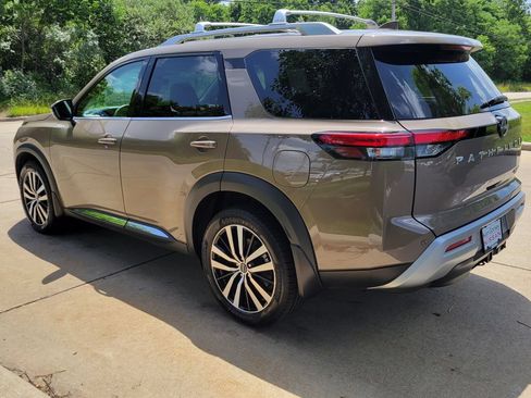 Certified 2024 Nissan Pathfinder Platinum w/ Cargo Package AWD/4WD image 5