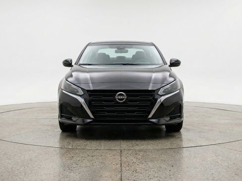 Used 2025 Nissan Altima 2.5 SV FWD image 2