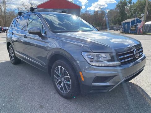 Used 2020 Volkswagen Tiguan SE w/ Panoramic Sunroof Package image 4