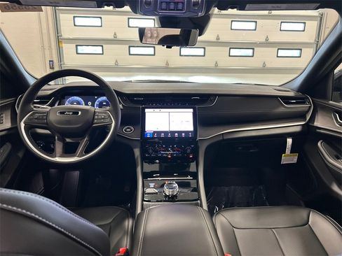 New 2025 Jeep Grand Cherokee Limited w/ Luxury Tech Group II image 27