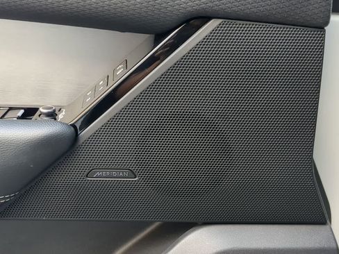 Used 2019 Land Rover Range Rover Velar S image 31