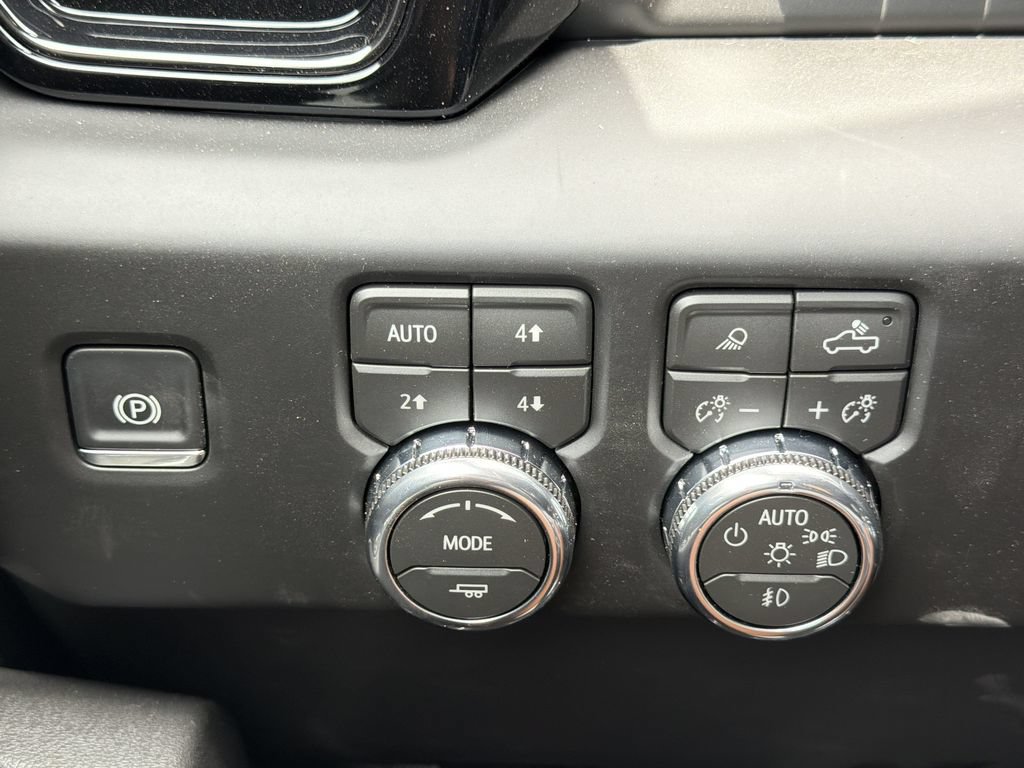 New 2026 GMC Sierra 1500 AT4 w/ Technology Package AWD/4WD image 11