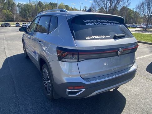 Used 2025 Volkswagen Taos SE image 3