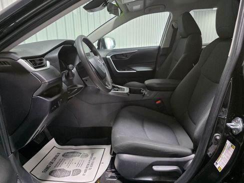 Used 2024 Toyota RAV4 LE AWD/4WD image 10