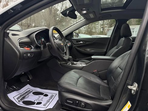 Used 2017 Chevrolet Malibu Premier w/ Premier Sun and Wheel Package image 12