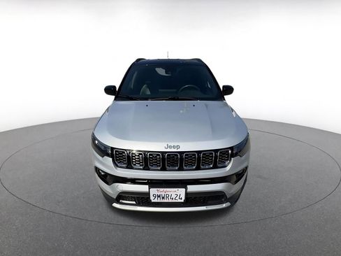Used 2025 Jeep Compass Limited image 4