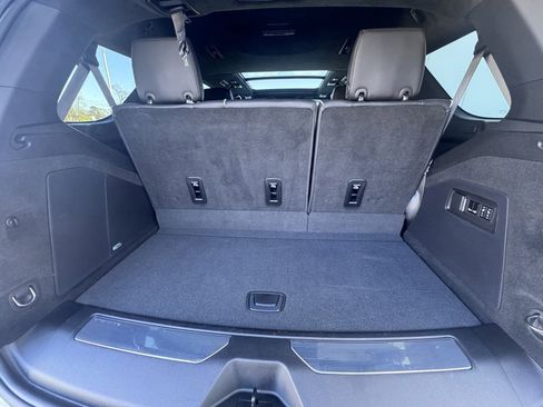 Used 2024 Cadillac Escalade Sport Platinum w/ LPO, ONYX Package image 34