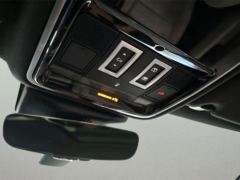 Used 2020 Land Rover Range Rover Velar R-Dynamic S AWD/4WD image 32