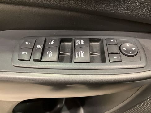 Used 2020 Jeep Cherokee Trailhawk w/ Cold Weather Group image 12