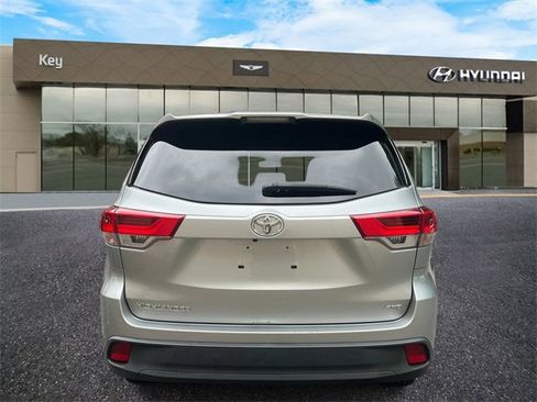 Used 2019 Toyota Highlander LE image 7