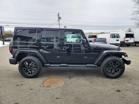 Used 2017 Jeep Wrangler Unlimited Sahara image 18