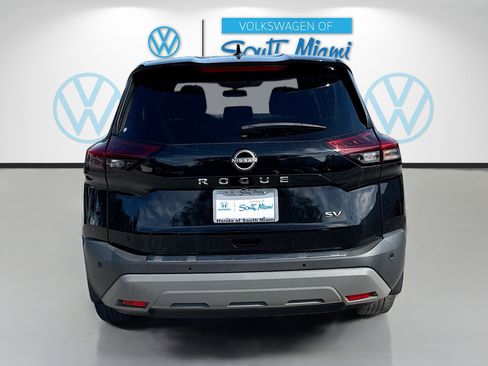 Used 2023 Nissan Rogue SV image 6