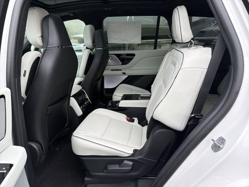 New 2025 Lincoln Aviator Black Label image 6