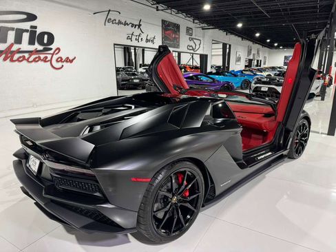 Used 2018 Lamborghini Aventador S image 15
