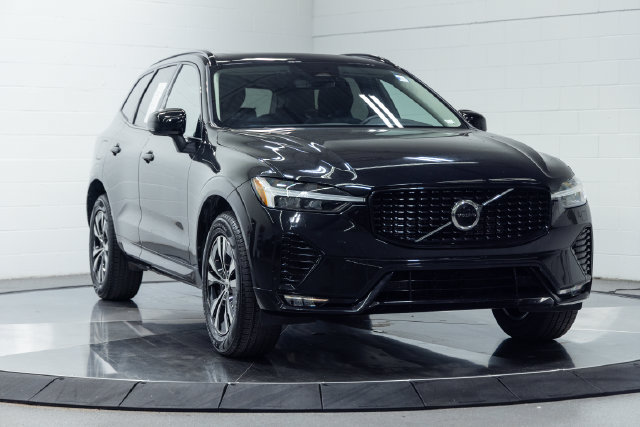 Used 2025 Volvo XC60 B5 Core AWD/4WD image 4