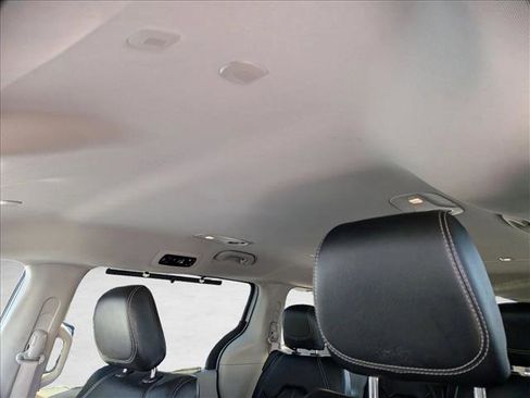 Used 2022 Chrysler Pacifica Touring-L image 14