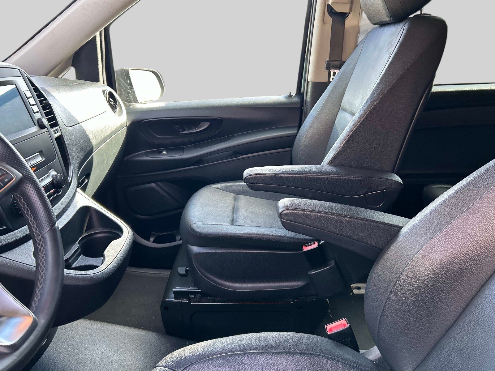 Used 2023 Mercedes-Benz Metris Passenger image 14