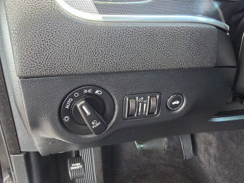 Used 2015 Dodge Charger SXT RWD image 15