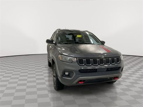 Used 2024 Jeep Compass Trailhawk image 3
