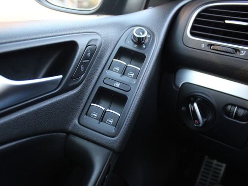 Used 2012 Volkswagen GTI 4-Door image 16