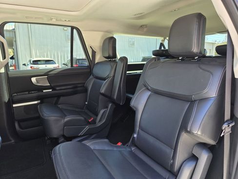 Used 2025 Ford Expedition Max Platinum image 18