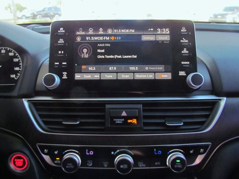 Used 2018 Honda Accord Touring image 28