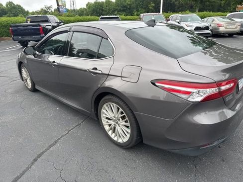 Used 2020 Toyota Camry XLE FWD image 4