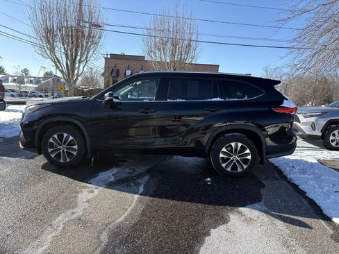 Certified 2020 Toyota Highlander XLE image 4