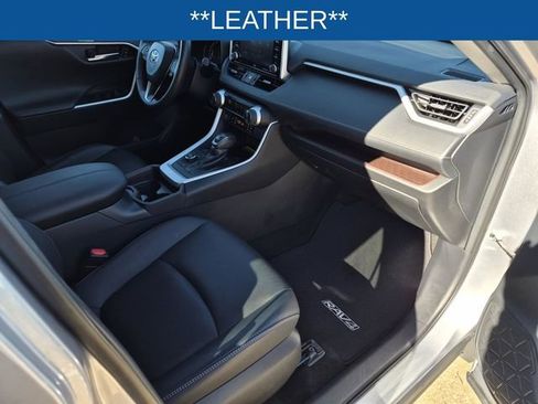 Used 2021 Toyota RAV4 Limited image 12
