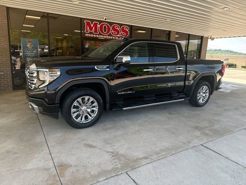 Used 2024 GMC Sierra 1500 Denali w/ Technology Package AWD/4WD image 1