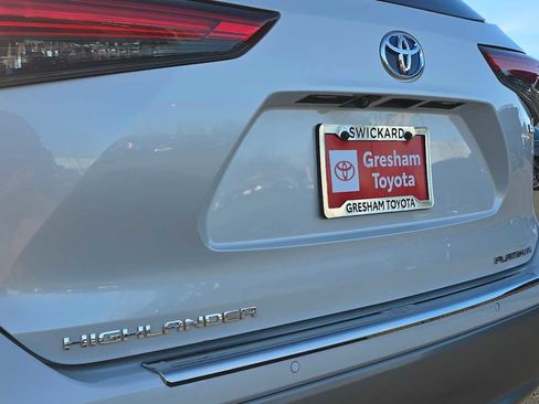Used 2023 Toyota Highlander Platinum image 13
