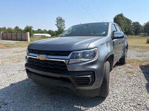 Used 2022 Chevrolet Colorado LT w/ Chrome Appearance Package RWD image 2
