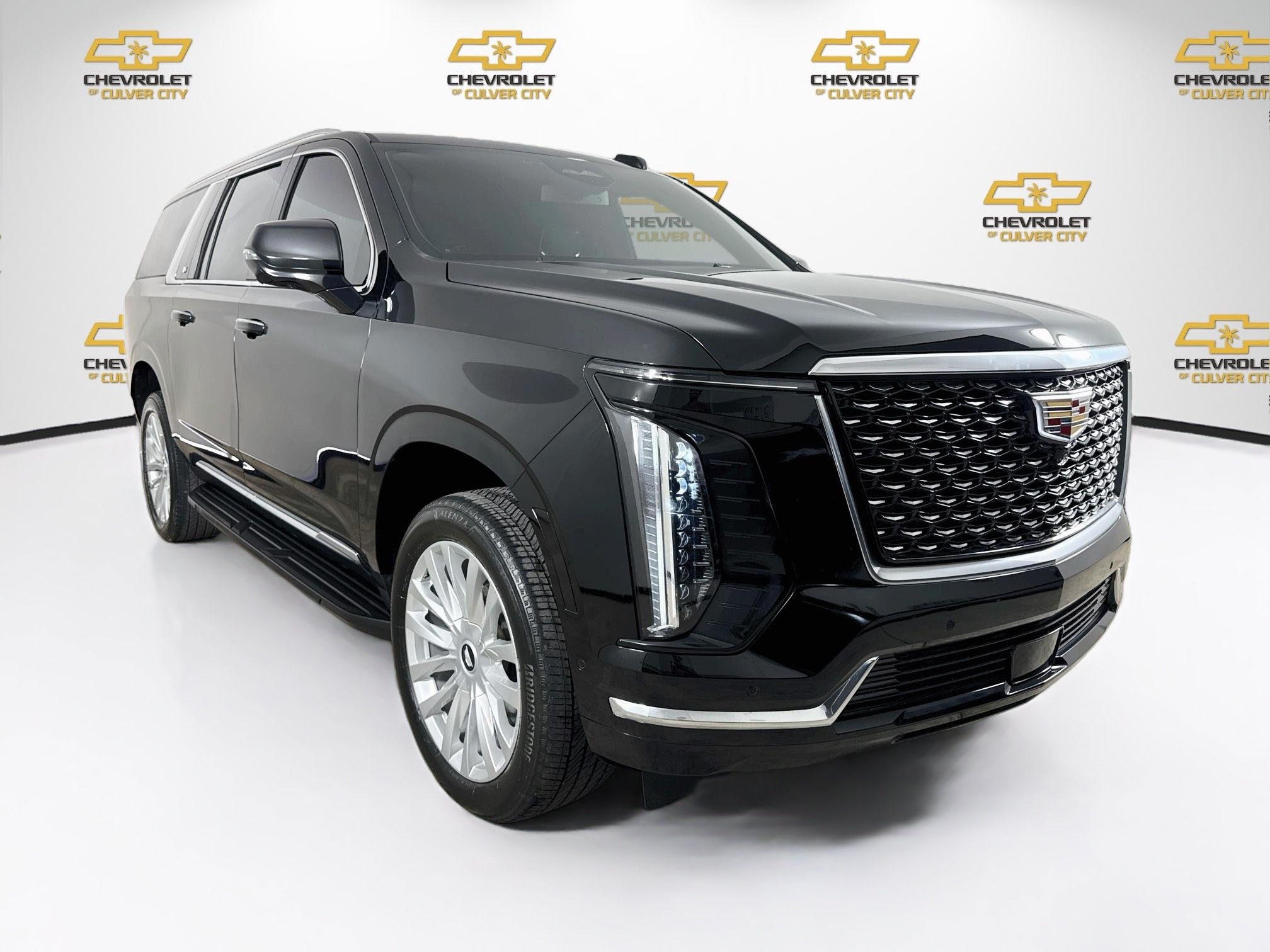 Used 2025 Cadillac Escalade ESV Luxury RWD image 1
