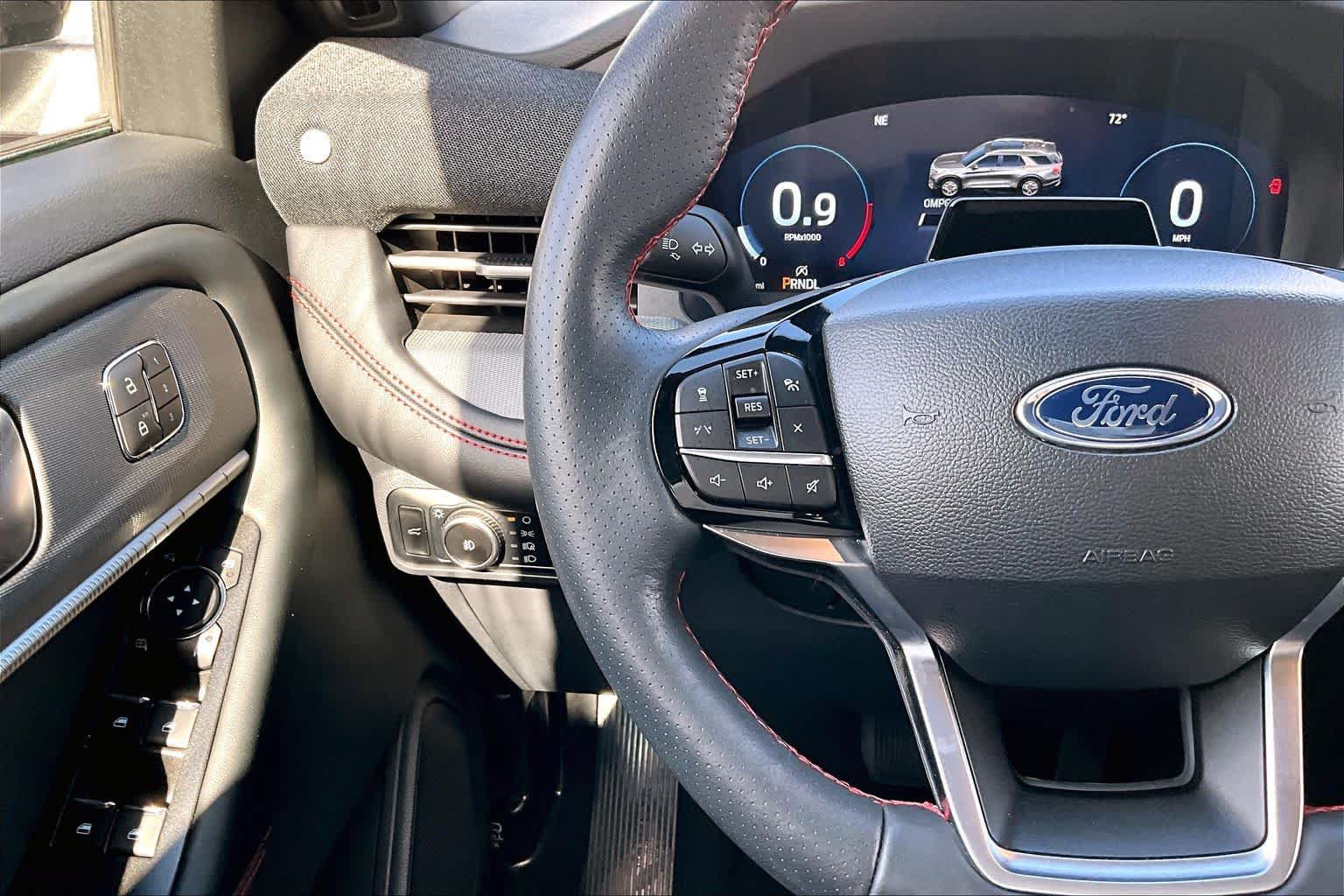 Used 2025 Ford Explorer ST-Line w/ Premium Package AWD/4WD image 23