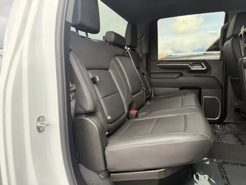 Used 2024 GMC Sierra 3500 SLT image 18