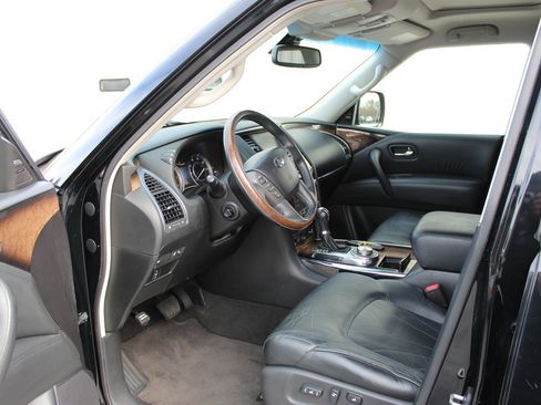 Used 2014 INFINITI QX80 4WD w/ Deluxe Touring Package image 6