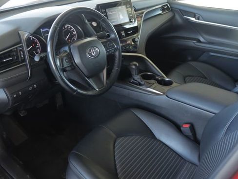 Used 2023 Toyota Camry SE image 7
